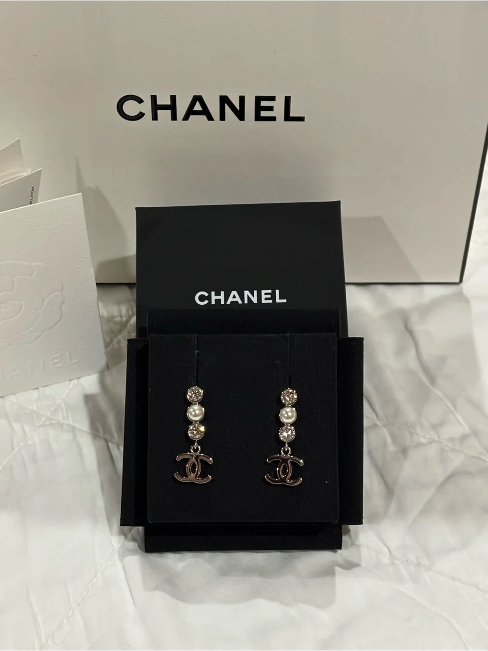 CHANEL White Pearl and Silver CC Drop Earrings